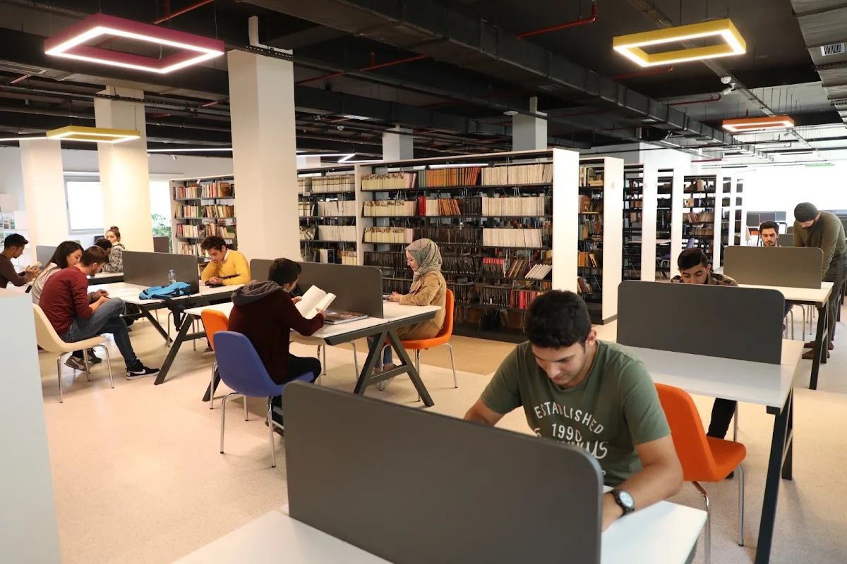 ADA KENT UNİVERSİTY Kampüs Fotoğrafı 2