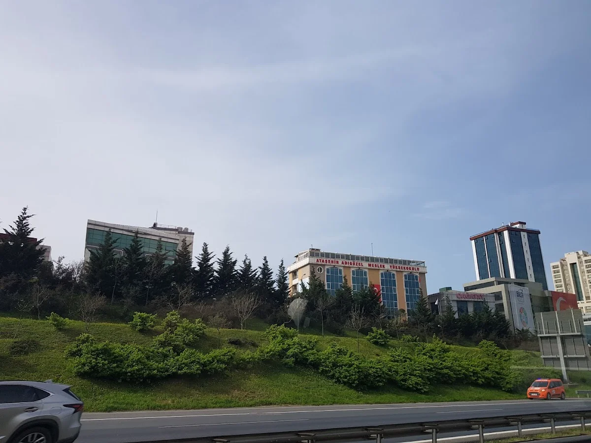 ATAŞEHİR ADIGÜZEL VOCATİONAL SCHOOL Kampüs Fotoğrafı 2