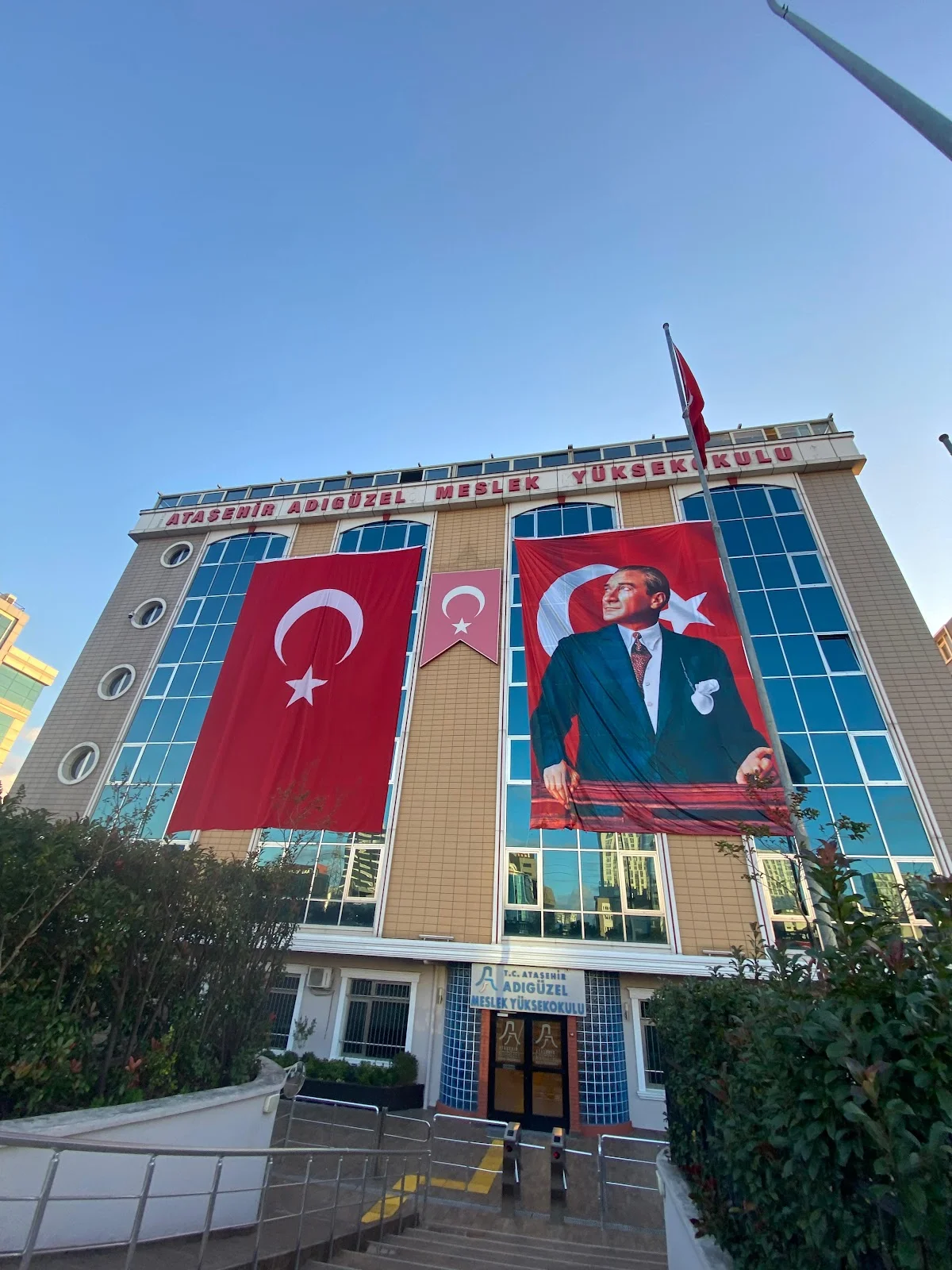 ATAŞEHİR ADIGÜZEL VOCATİONAL SCHOOL Kampüsü