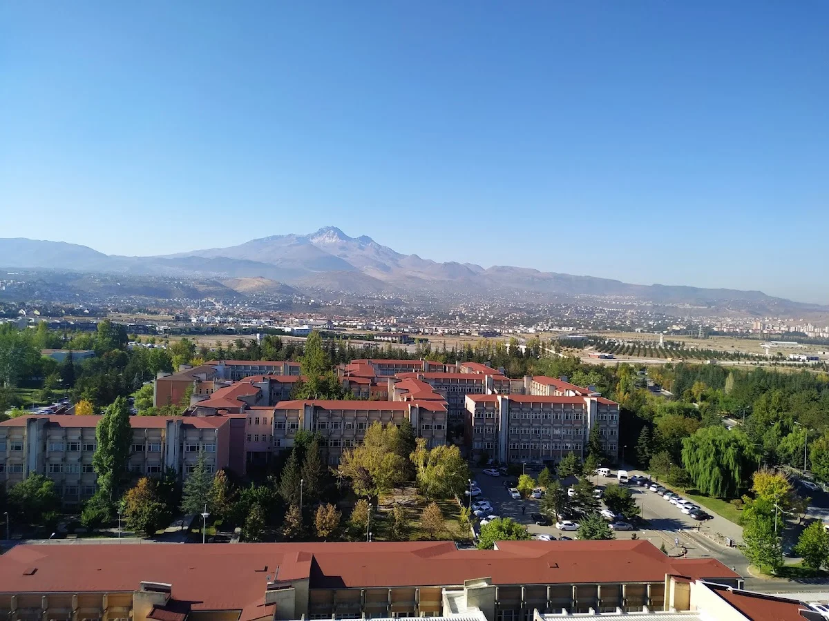 ERCİYES ÜNİVERSİTESİ Kampüs Fotoğrafı