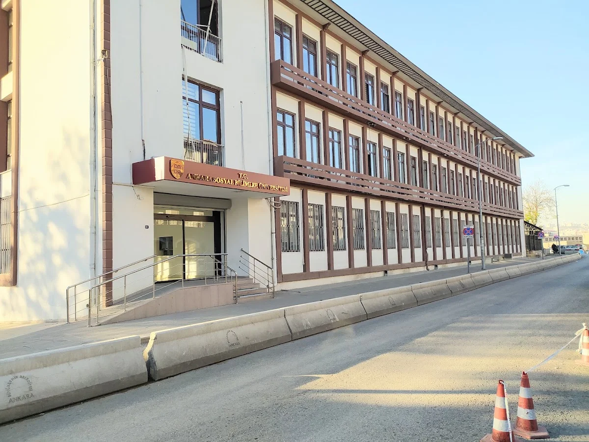 SOCİAL SCİENCES UNİVERSİTY OF ANKARA Kampüs Fotoğrafı 5